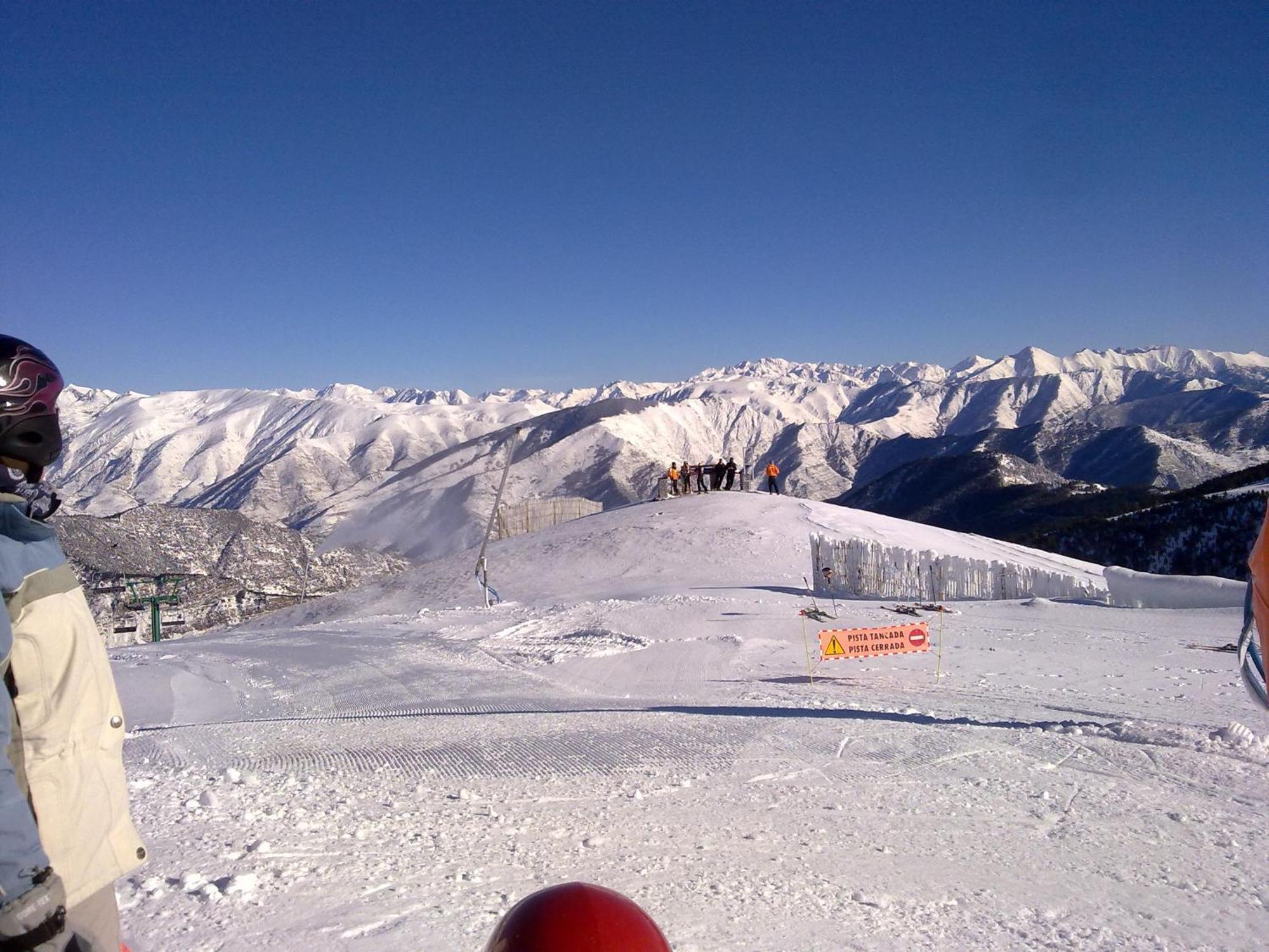 Apartaments L'Arrel Espot Esterno foto