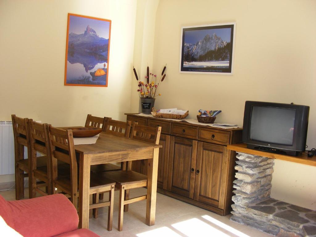 Apartaments L'Arrel Espot Esterno foto